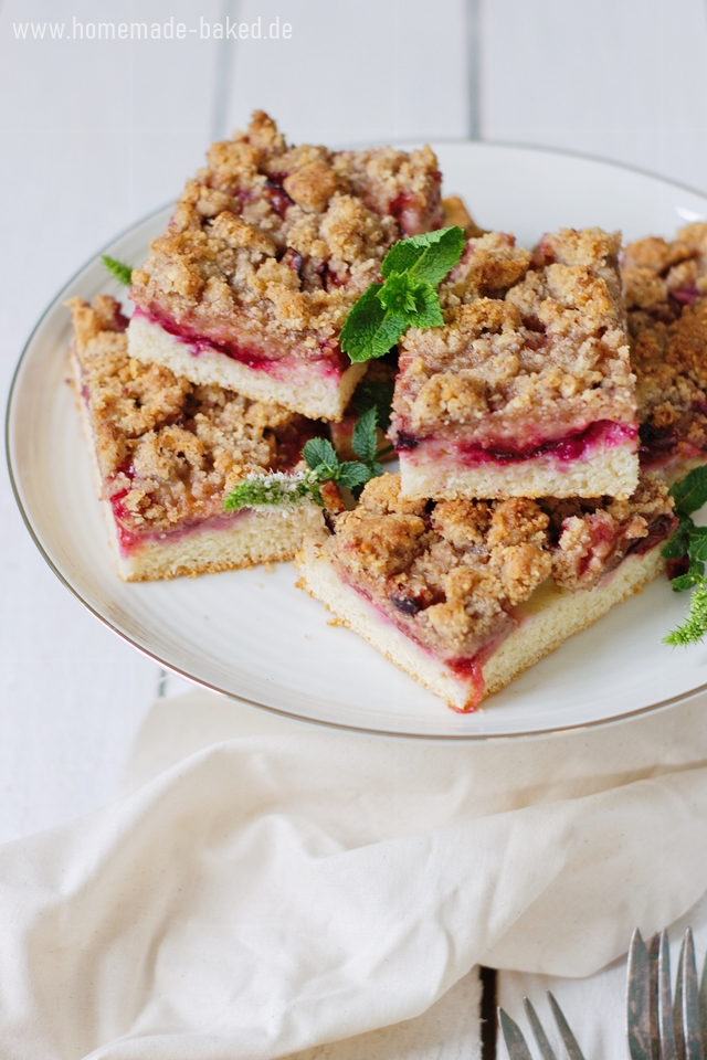 Zwetschgendatschi mit Quark-Öl-Teig und Mandel-Zimt-Streusel vom Blech