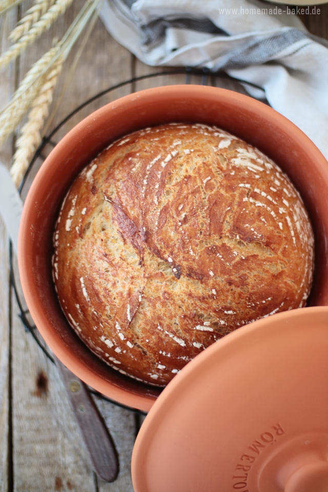 einfaches kartoffel-buttermilch-brot aus dem römertopf