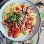 lauwarme tomatenpasta mit feta - tomaten-nudelsalat