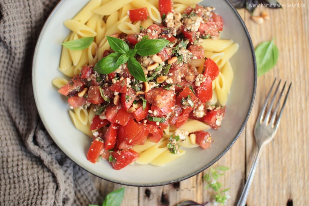 lauwarme tomatenpasta mit feta