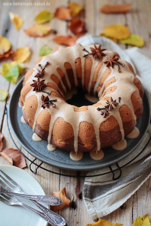 gewuerzkuchen-marmor-gugelhupf mit walnuessen und zimtguss