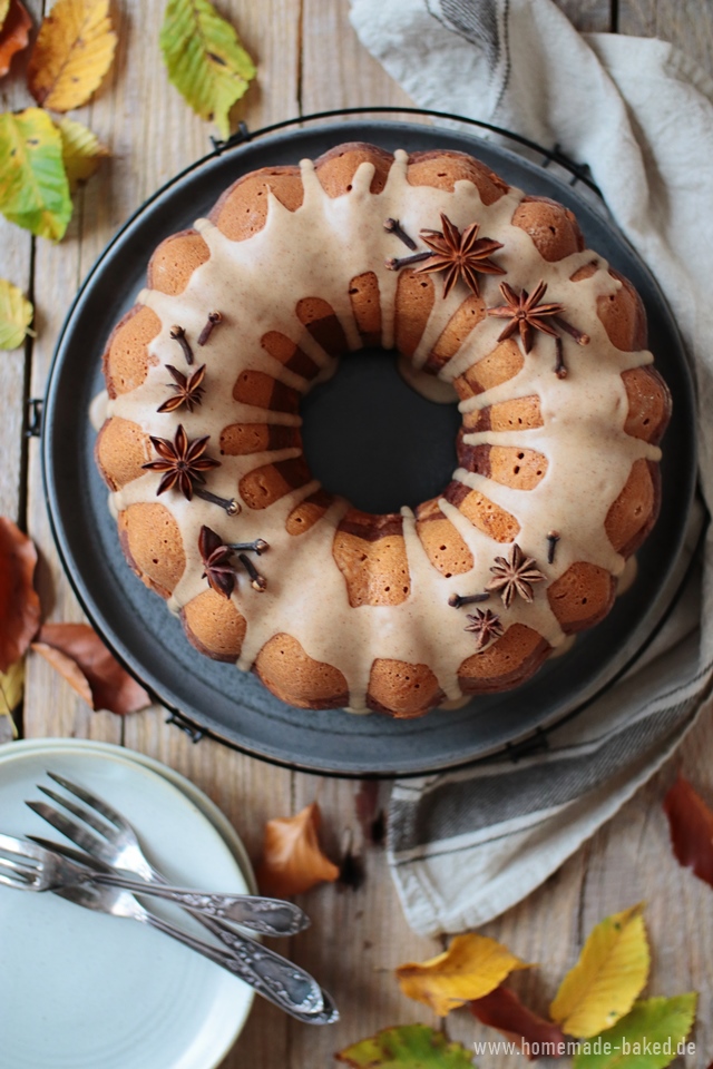 gewuerzkuchen-marmor-gugelhupf mit walnuessen und zimtguss