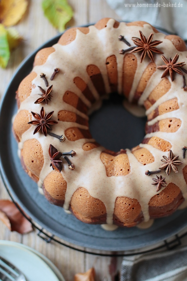 gewuerzkuchen-marmor-gugelhupf mit walnuessen und zimtguss