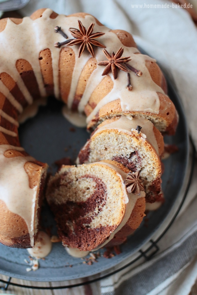 gewuerzkuchen-marmor-gugelhupf mit walnuessen und zimtguss