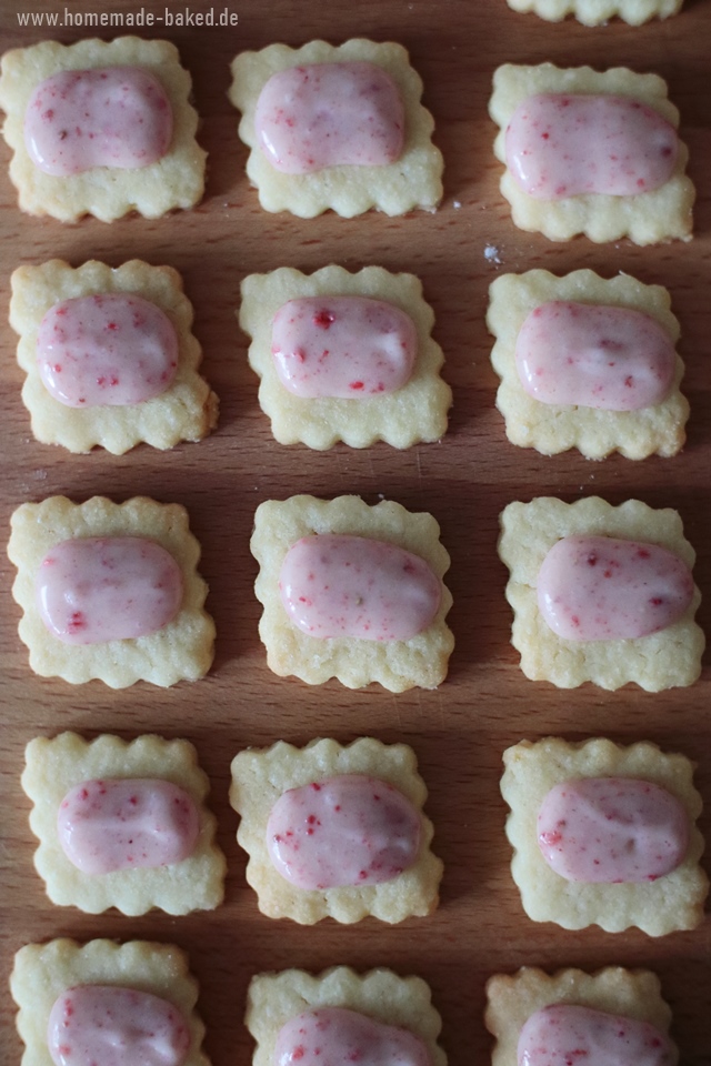 erdbeerplätzchen mit weißer schokolade