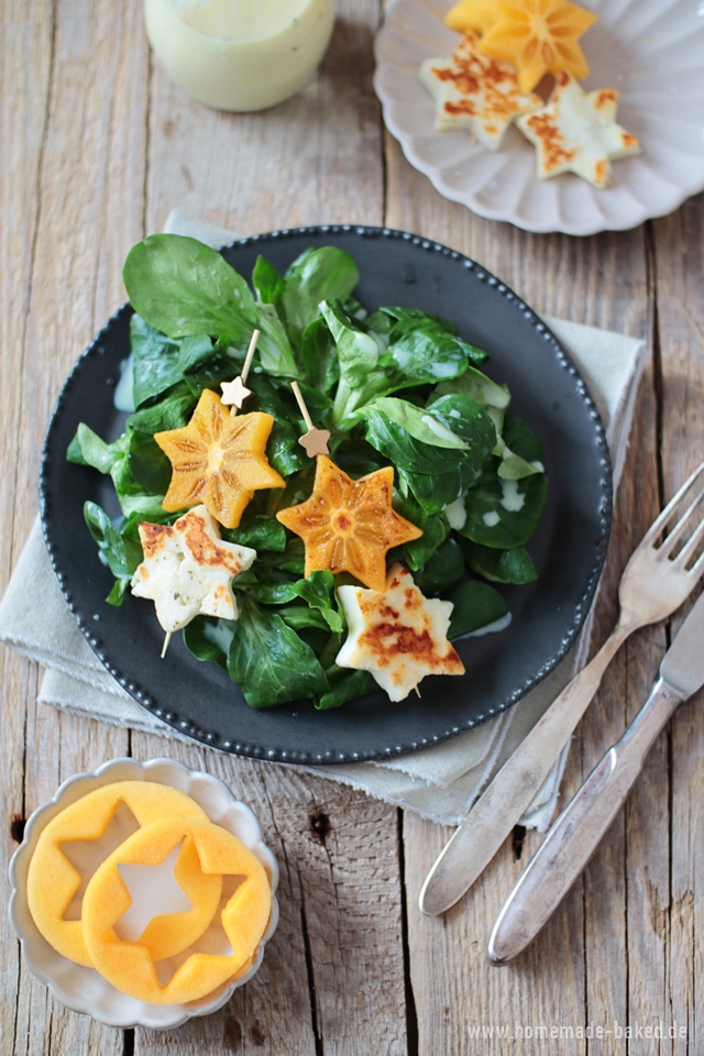 feldsalat mit orangen-buttermilchdressing und gebratenen kaki halloumi spießen