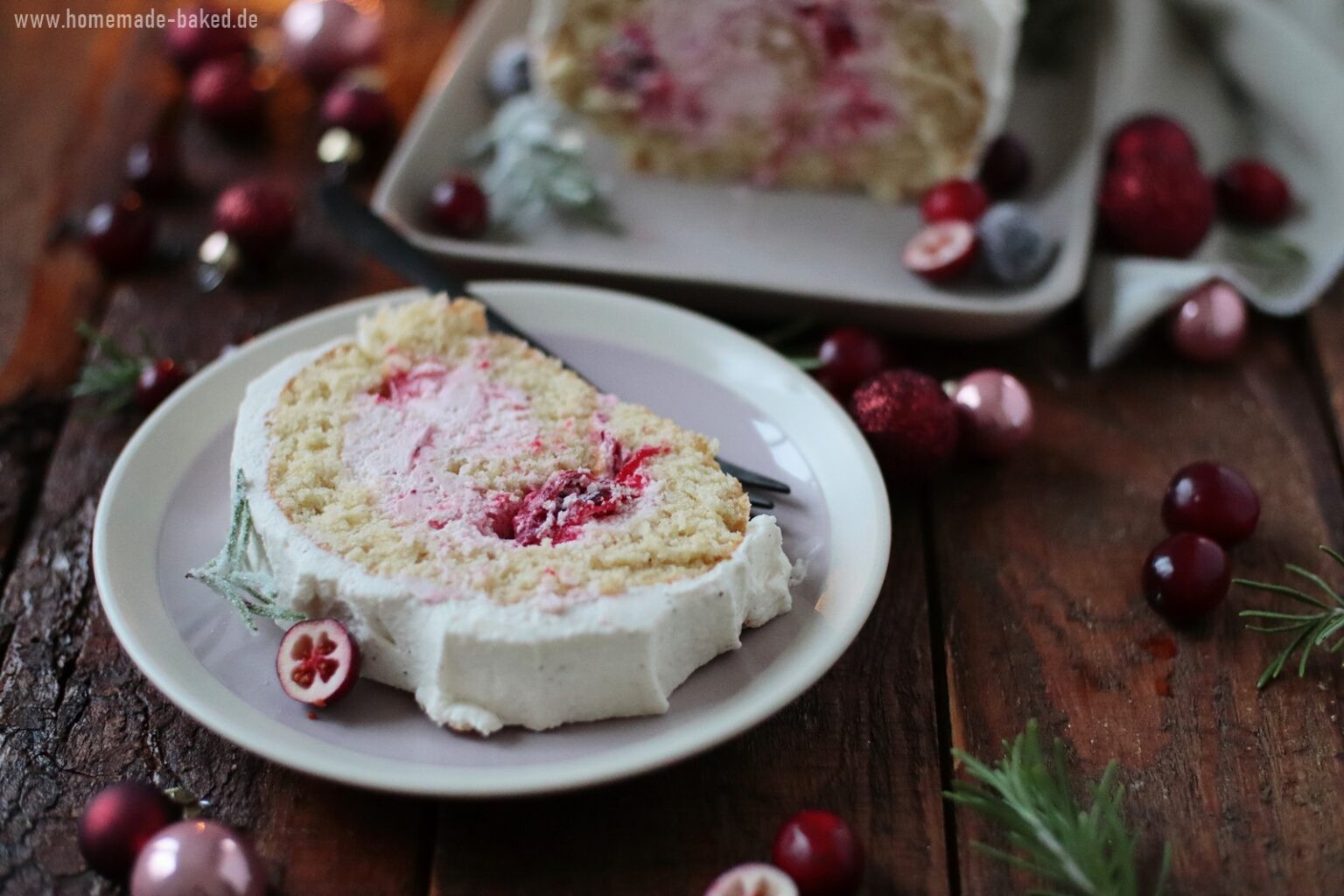 Mandel Cranberry Biskuitrolle: eine weihnachtliche Roulade
