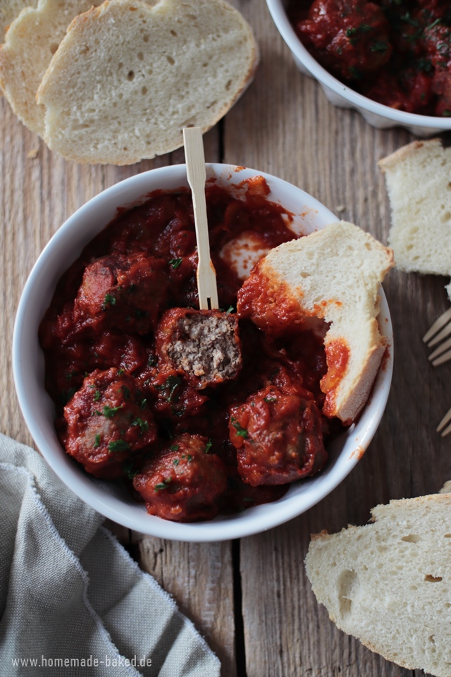 albondigas con salsa de tomate, spanische hackbällchen in tomatensauce