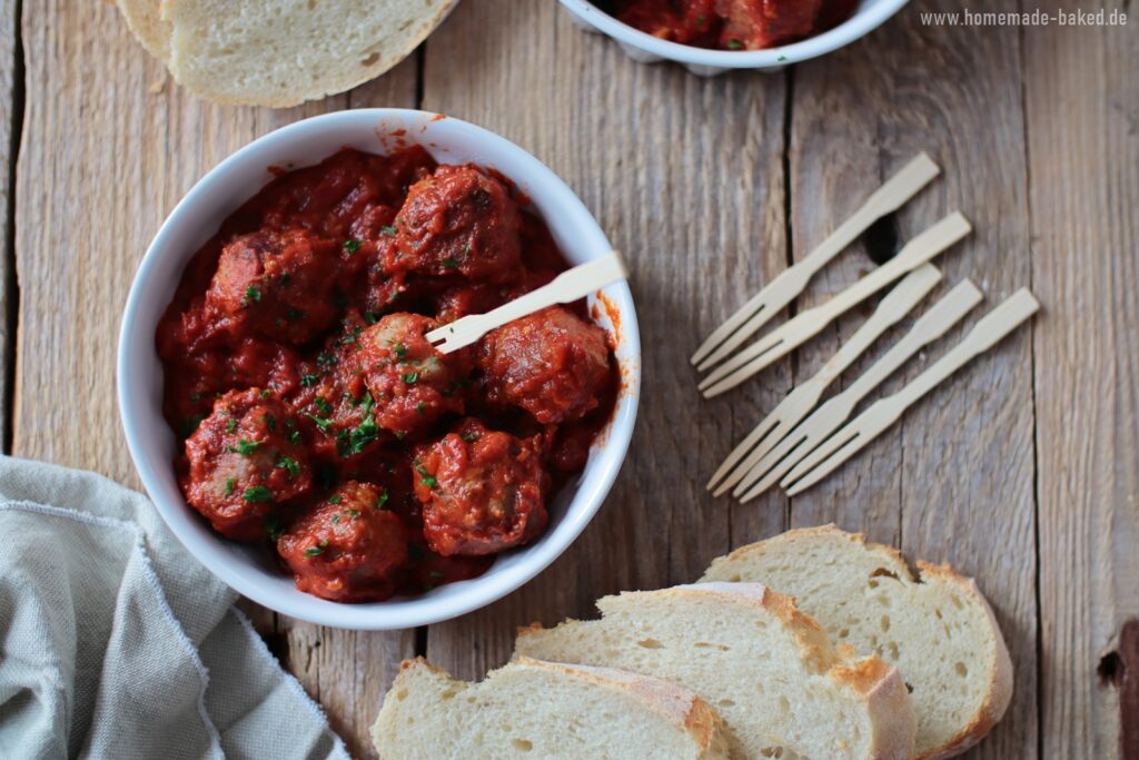 albondigas con salsa de tomate, spanische hackbällchen in tomatensauce