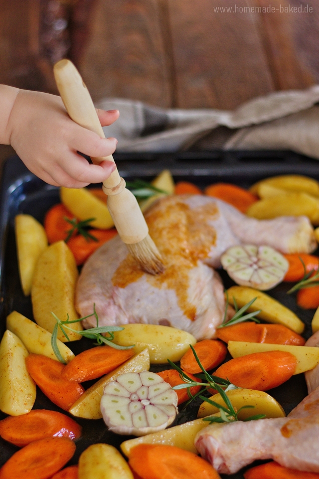 hähnchenschenkel vom blech mit ofenknoblauch-dip