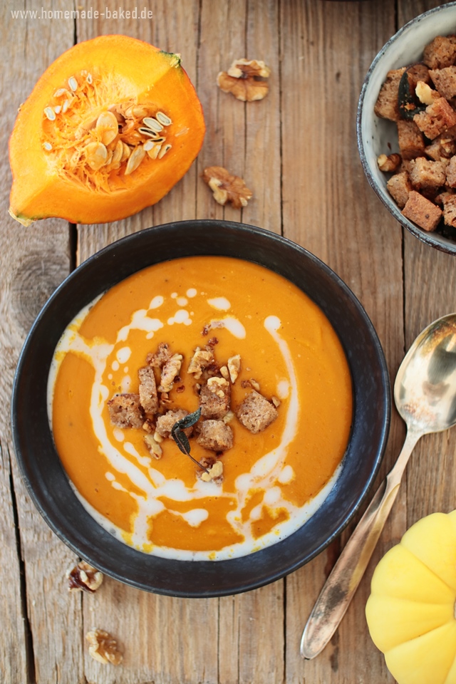 kürbis-rote-linsen-suppe mit salbei-croûtons