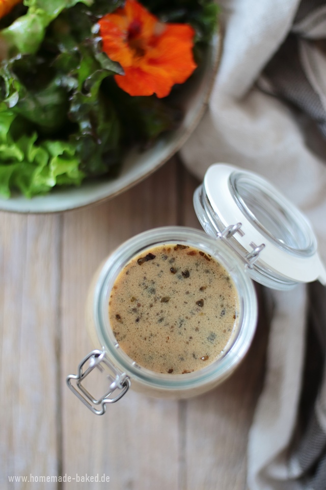 salatdressing auf vorrat mit joghurt, senf und honig 