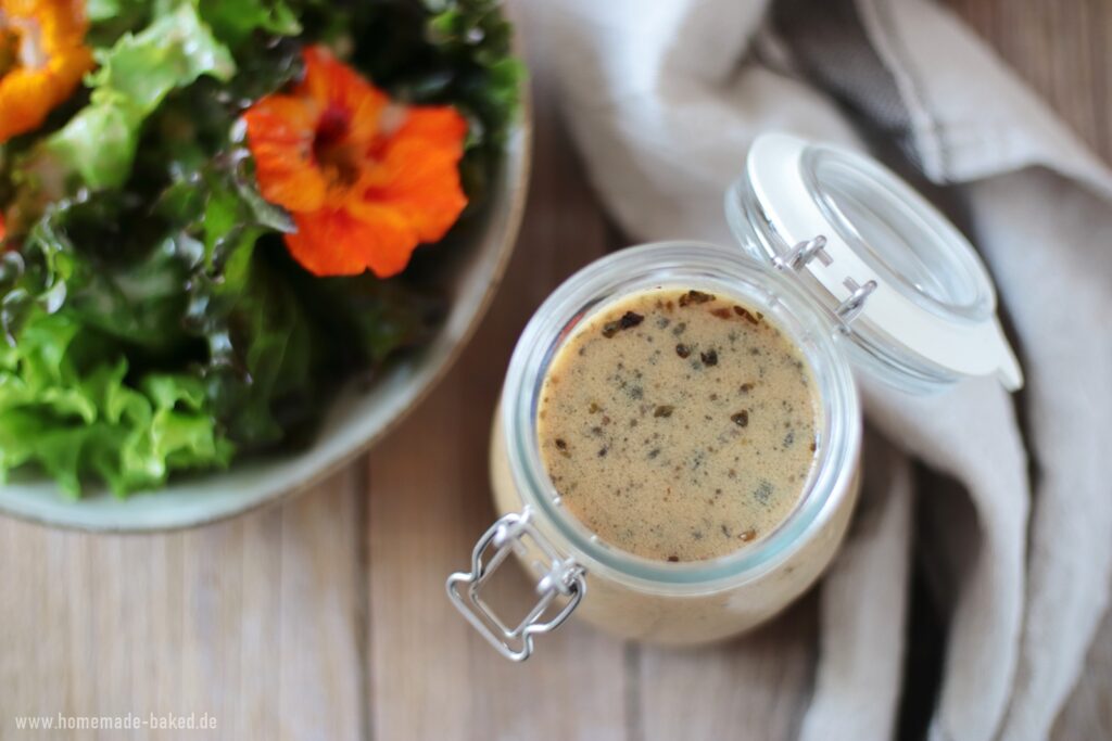 salatdressing auf vorrat mit joghurt, senf und honig 