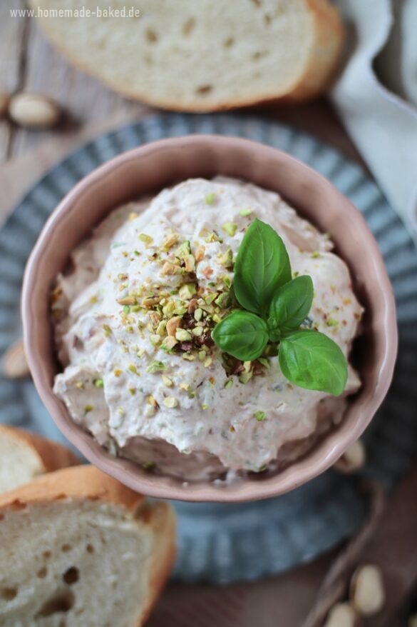 Herzhafter Pistazien-Aufstrich mit Tomaten und Frühlingszwiebeln ... Herzhafter Pistazien-Aufstrich mit Tomaten und Frühlingszwiebeln ...