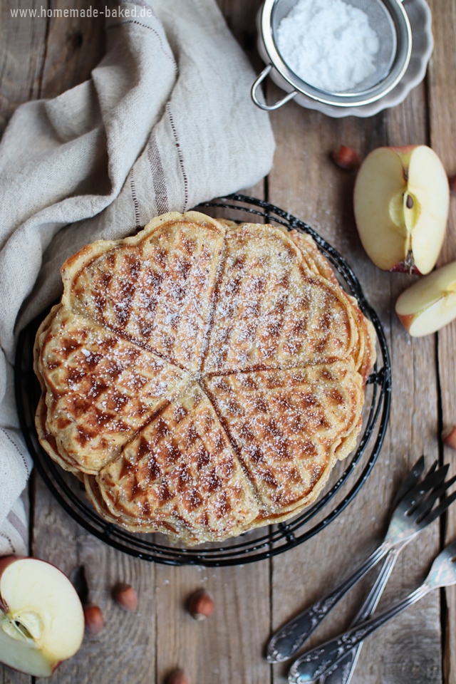 saftige apfel-nuss-waffeln mit dinkelmehl und quark