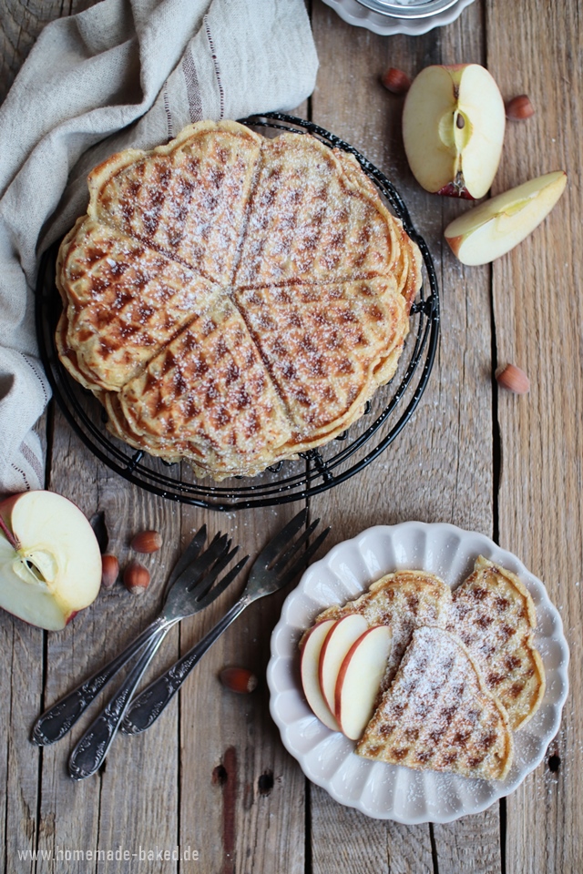 saftige apfel-nuss-waffeln mit dinkelmehl und quark