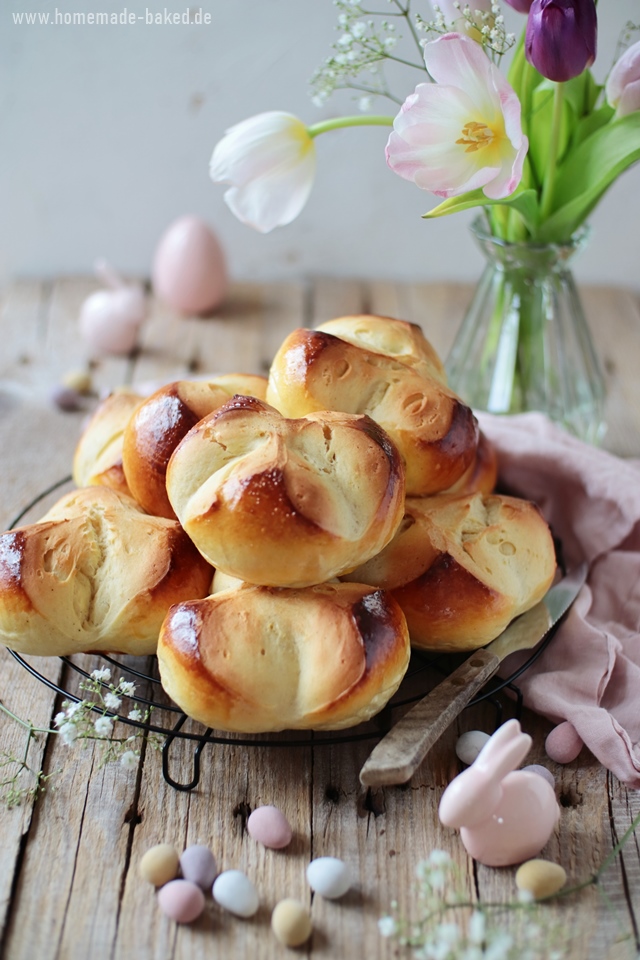 osterpinze: österreichisches ostergebäck aus flaumigem hefeteig