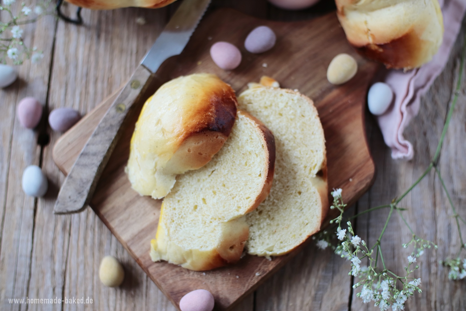 Osterpinze: Ein österreichisches Ostergebäck aus flaumigem Hefeteig Osterpinze: Ein österreichisches Ostergebäck aus flaumigem Hefeteig