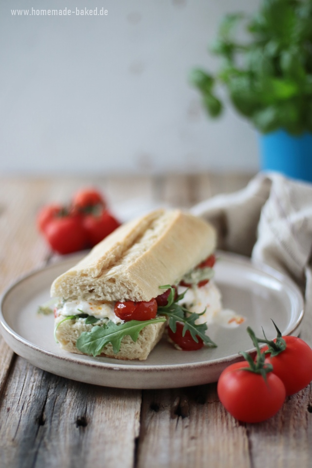 burrata caprese sandwich mit selbstgemachter basilikum aioli