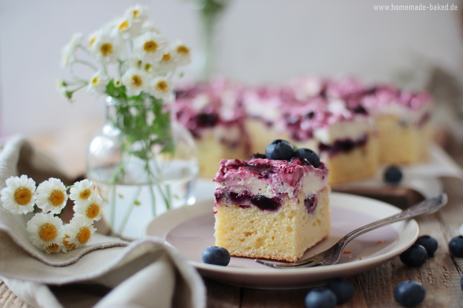 Einfache Heidelbeer-Schmand-Schnitten: Softer Buttermilchkuchen mit ...