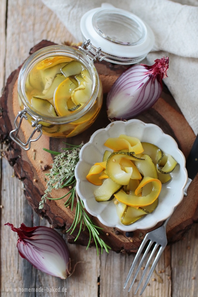 Eingelegte Zucchini süß-sauer: Zucchini verwerten und haltbar machen