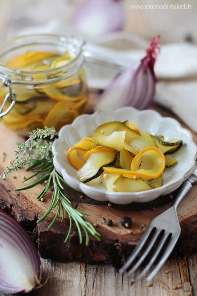 Eingelegte Zucchini süß-sauer: Zucchini verwerten und haltbar machen