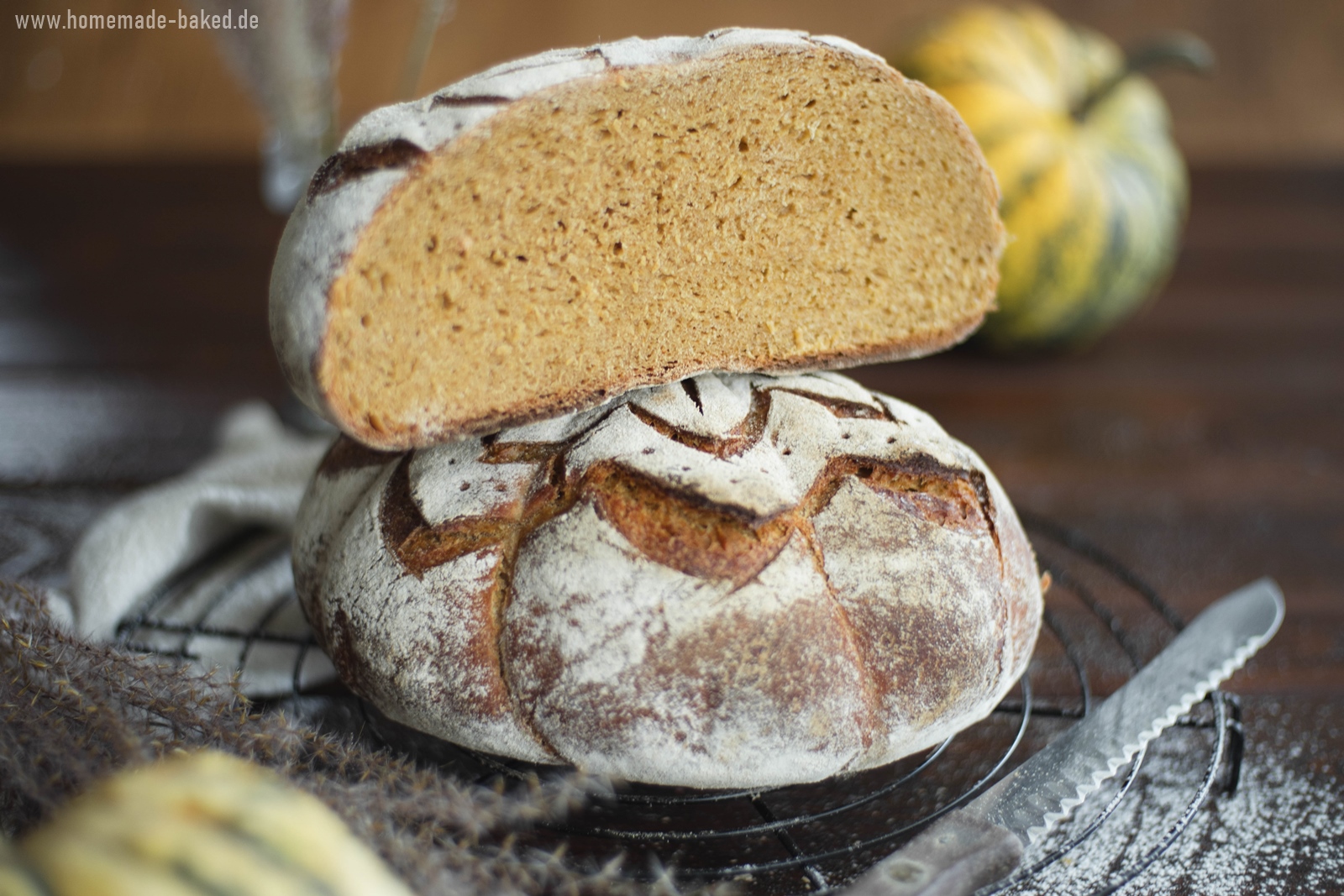 Dinkel-Kürbis-Brot mit Sauerteig | Topfbrot in Kürbisform Dinkel-Kürbis-Brot mit Sauerteig | Topfbrot in Kürbisform