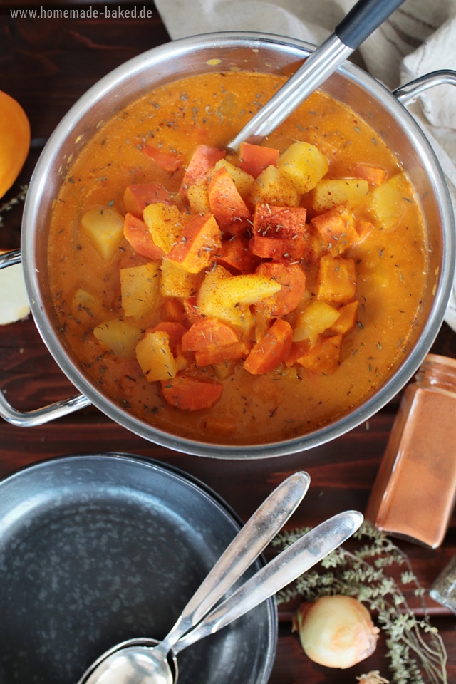 deftiges kürbis-kartoffel-gulasch, vegetarischer eintopf