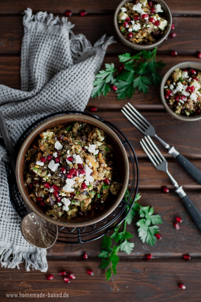 orientalischer linsensalat mit feta, granatapfel und rosinen