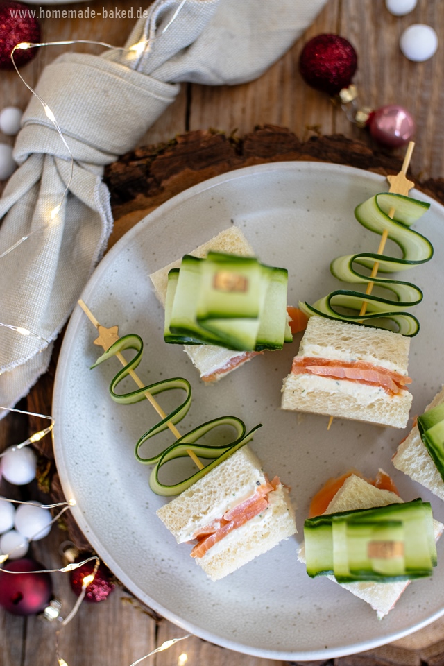 tannenbaum-snack: weihnachtliches fingerfood, gurken-lachs-sandwich