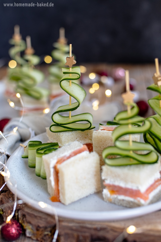 tannenbaum-snack: weihnachtliches fingerfood, gurken-lachs-sandwich