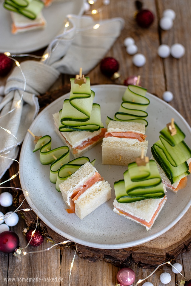 tannenbaum-snack: weihnachtliches fingerfood, gurken-lachs-sandwich