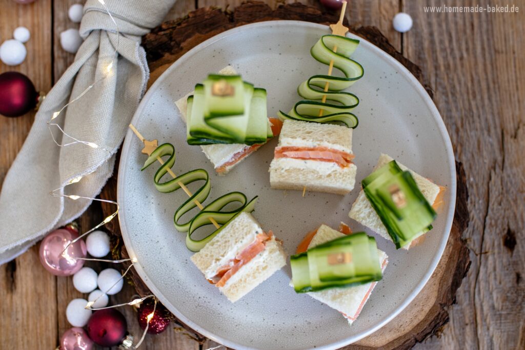 tannenbaum-snack: weihnachtliches fingerfood, gurken-lachs-sandwich