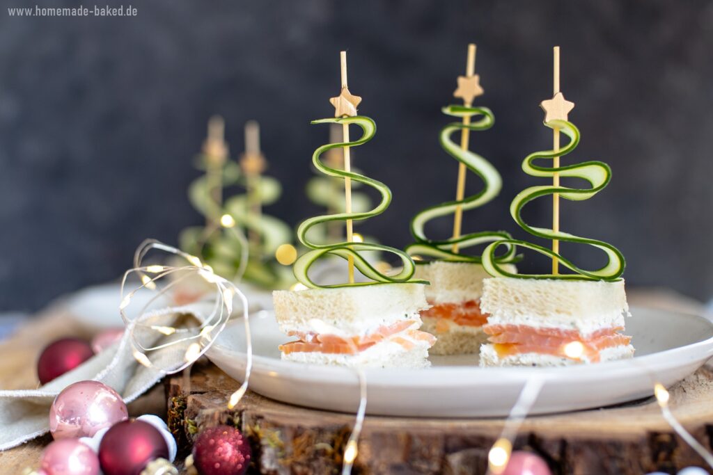 tannenbaum-snack: weihnachtliches fingerfood, gurken-lachs-sandwich