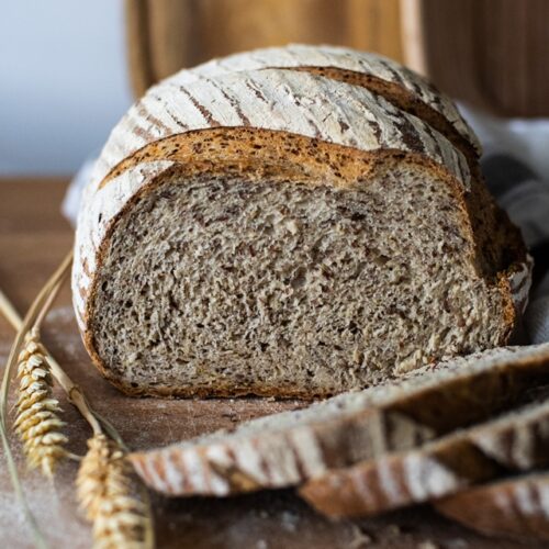 einfaches buttermilch-leinsamen-brot ohne sauerteig und mit wenig hefe gebacken