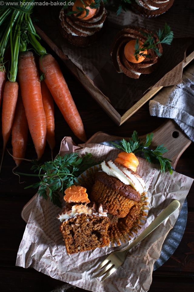 Saftige Carrot Cake Cupcakes mit Frischkäsefrosting - Das perfekte Ostergebäck!
