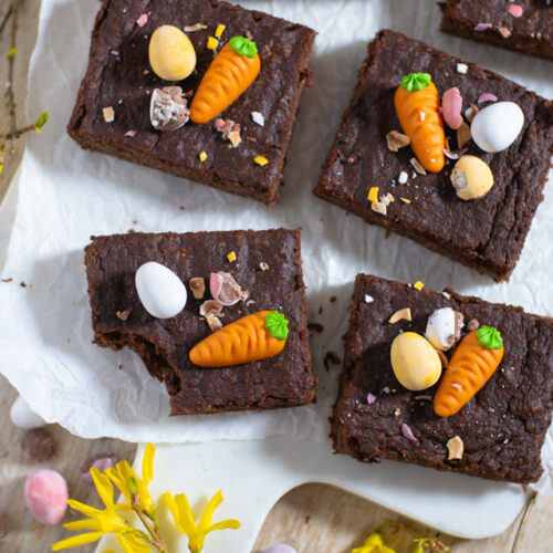 Gesunde Osterbrownies – Bananenbrownies ohne Zucker & Mehl