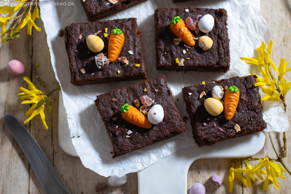 Gesunde Osterbrownies – Bananenbrownies ohne Zucker & Mehl