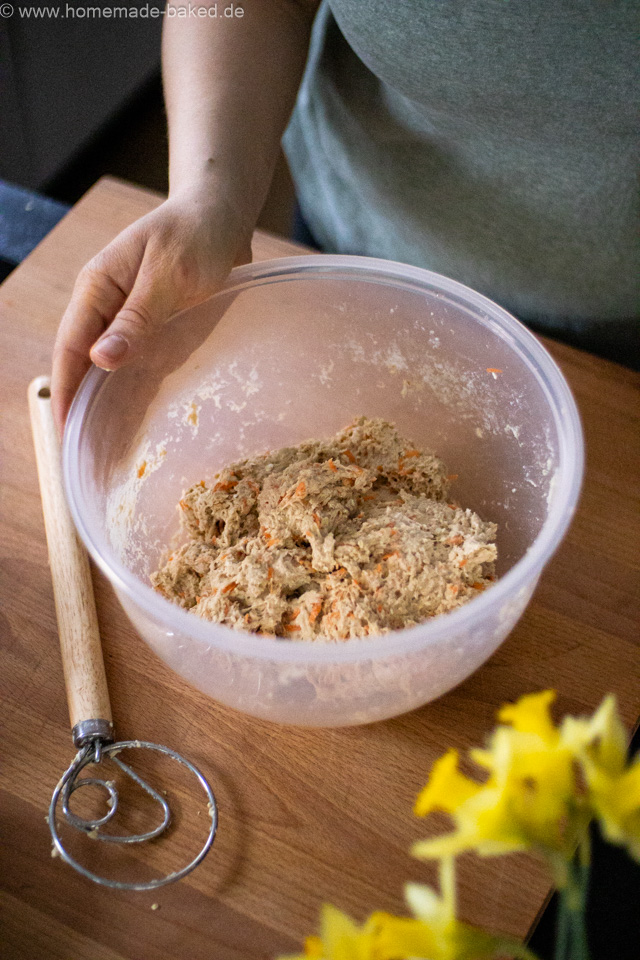 No Knead Hafer-Karottenbrötchen über Nacht - perfekt für den Osterbrunch