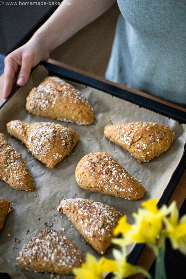 No Knead Hafer-Karottenbrötchen über Nacht - perfekt für den Osterbrunch