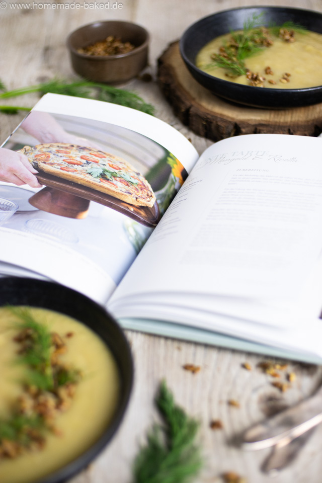 Kohlrabisuppe mit gerösteten Sonnenblumenkernen - aus dem Buch "Grüner Genuss"