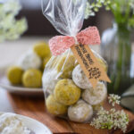 Weiße Mandel-Pistazientrüffel - Selbstgemachte Pralinen hübsch verpacken: 3 Ideen mit persönlicher Note