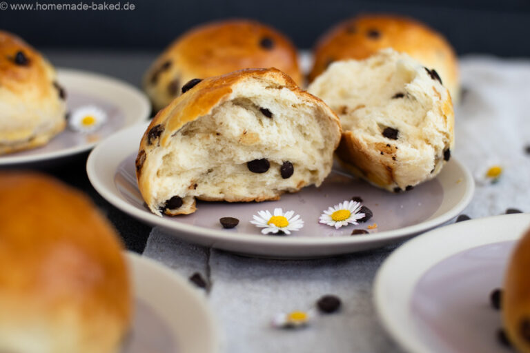 Einfache Schokobrötchen aus Hefeteig - fluffig, schokoladig, gelingsicher Einfache Schokobrötchen aus Hefeteig - fluffig, schokoladig, gelingsicher