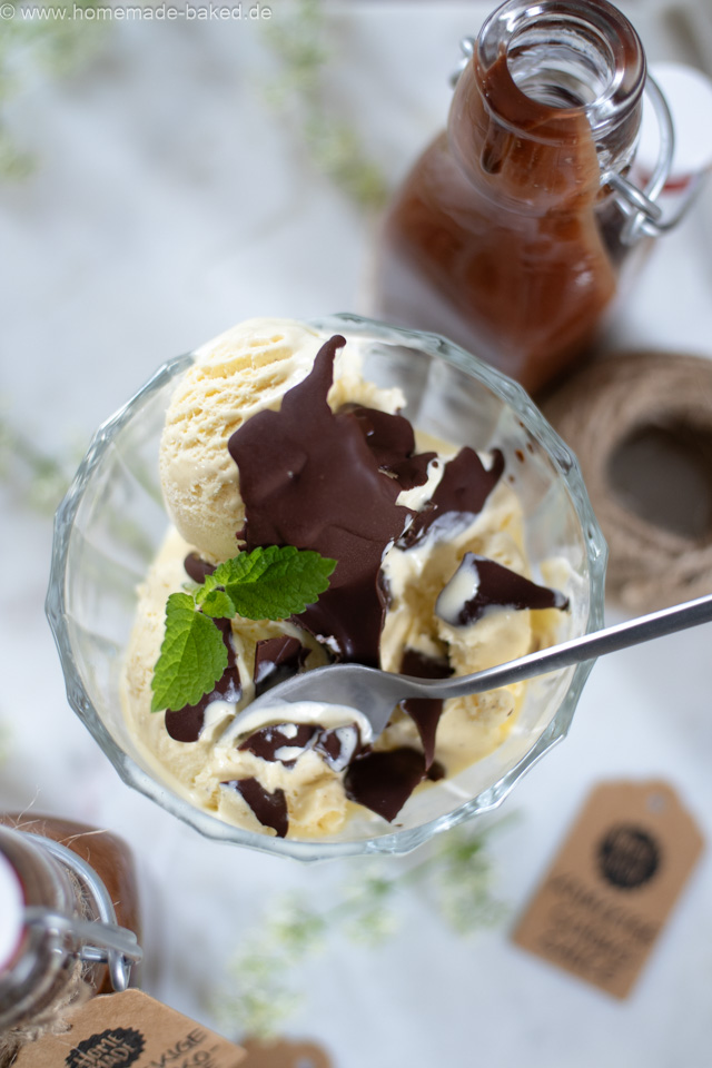Mango-Maracuja-Sauce & knackige Schoko-Glasur – Eis-Saucen einfach selber machen