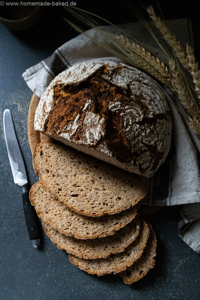 Rustikales Kefir-Zucchini-Brot mit Vollkorn & Sauerteig – Saftig & gesund im Topf gebacken