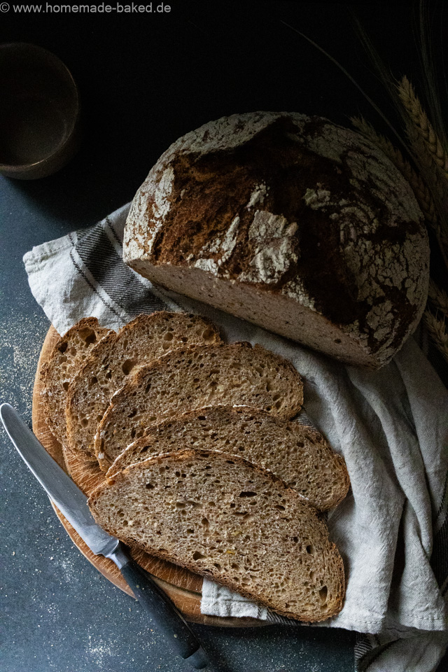 Rustikales Kefir-Zucchini-Brot mit Vollkorn & Sauerteig – Saftig & gesund im Topf gebacken