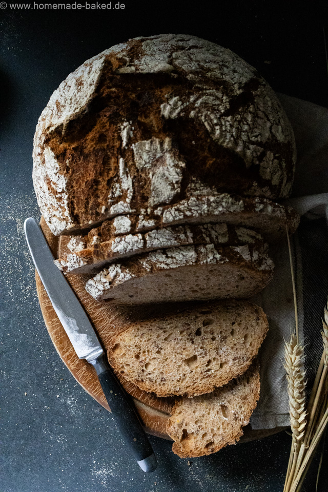 Rustikales Kefir-Zucchini-Brot mit Vollkorn & Sauerteig – Saftig & gesund im Topf gebacken