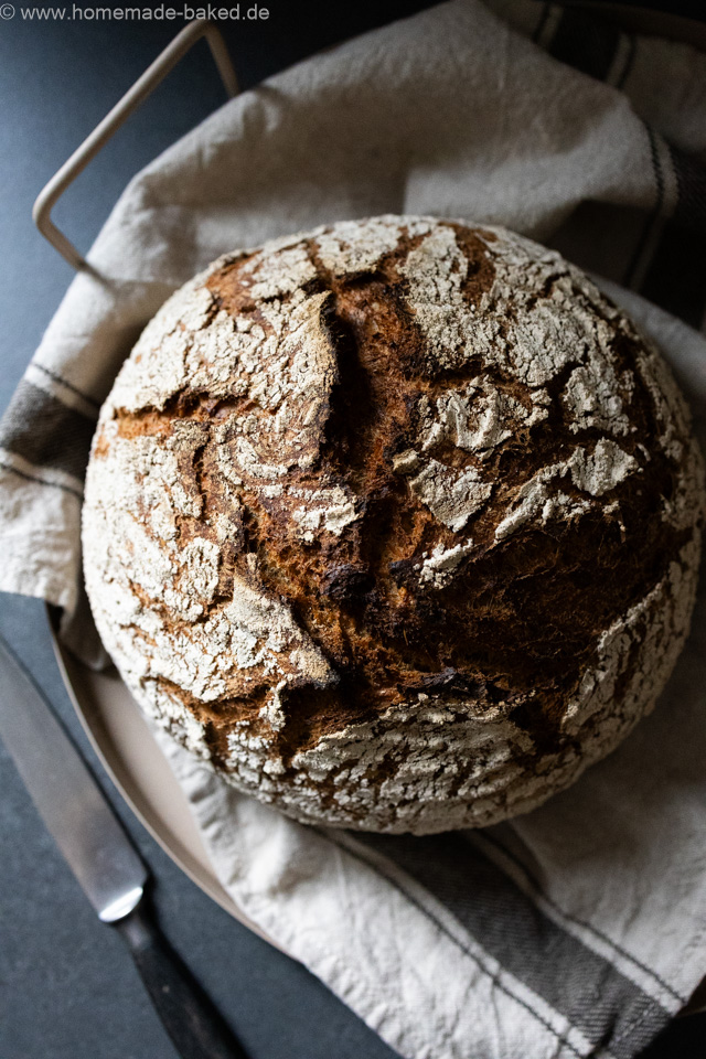 Rustikales Kefir-Zucchini-Brot mit Vollkorn & Sauerteig – Saftig & gesund im Topf gebacken