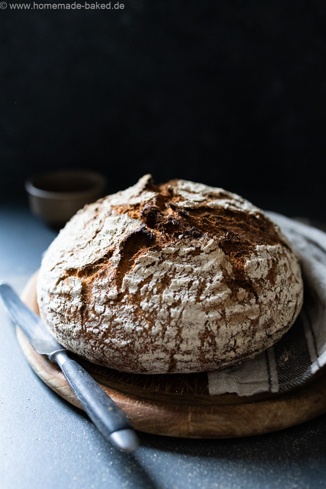 Rustikales Kefir-Zucchini-Brot mit Vollkorn & Sauerteig – Saftig & gesund im Topf gebacken