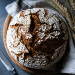 Rustikales Kefir-Zucchini-Brot mit Vollkorn & Sauerteig – Saftig & gesund im Topf gebacken